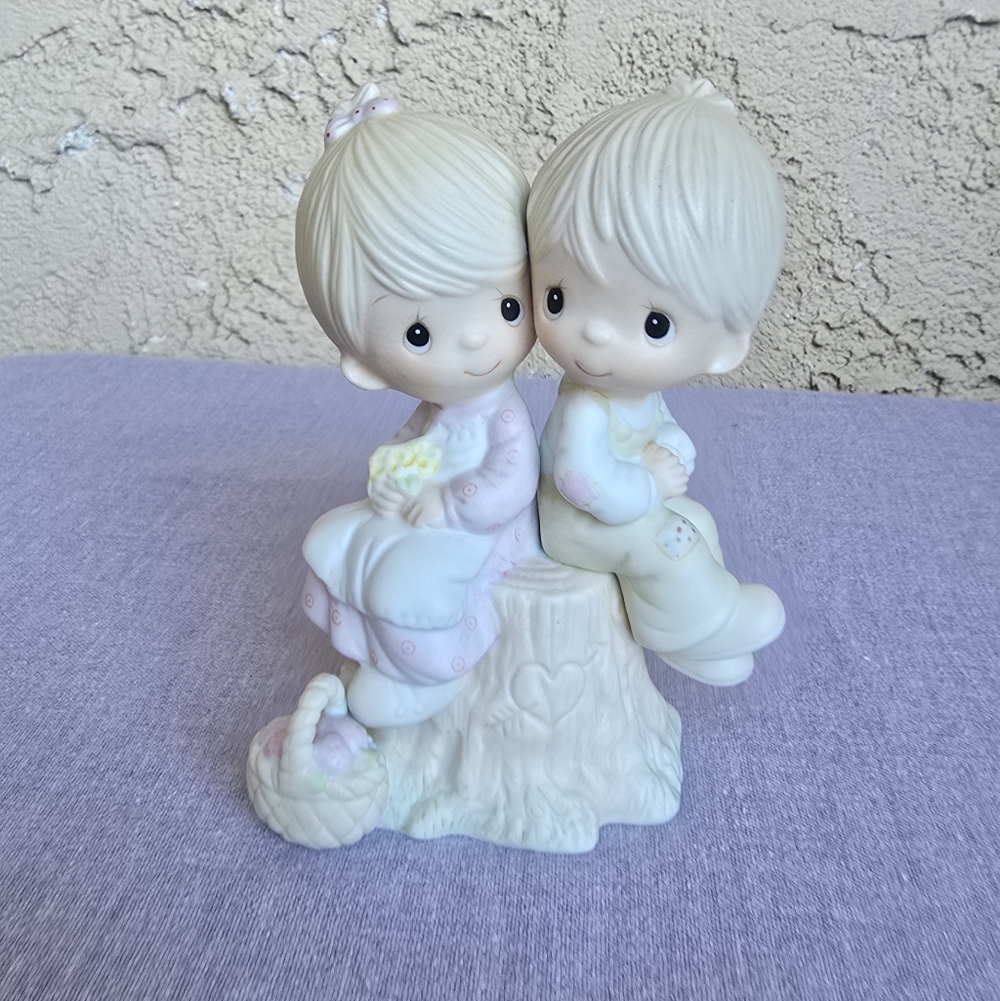 Jonathan David Precious Moments Figurine "Love One Another" 1976